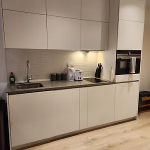 nice-apartment-close-to-ilford-station-netflix-and-wi-fi-free.brighton-hotels-england.com/